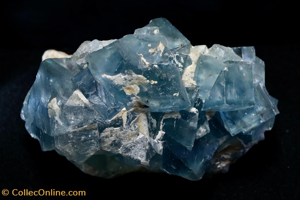 Fluorine (Le Beix, France) 4 mineraux meteorites fluorine le beix france