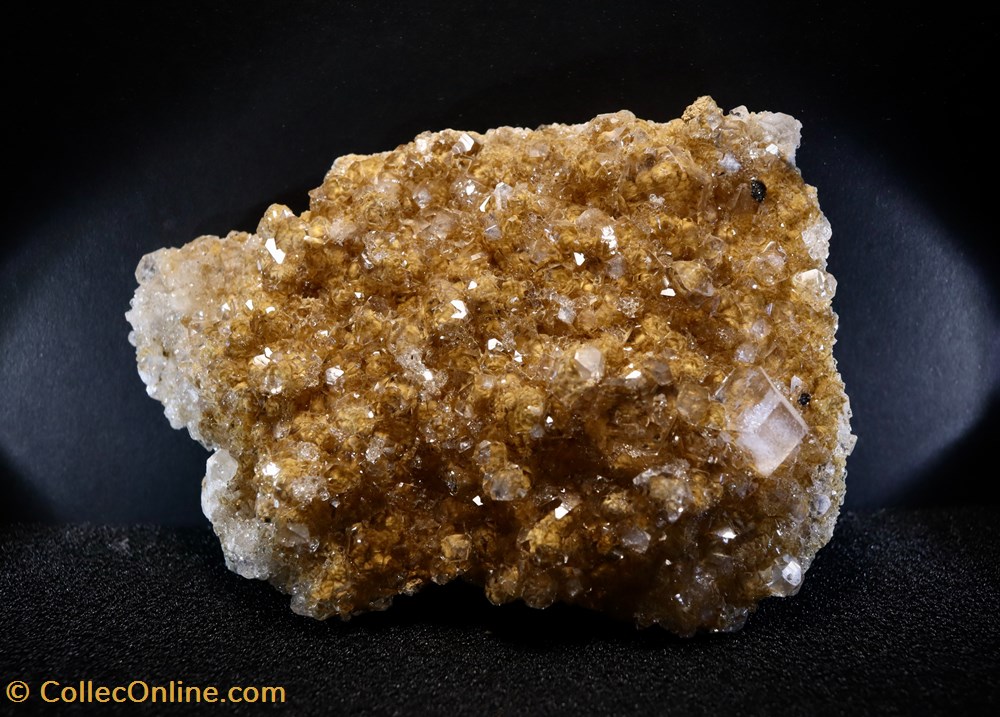 Apophyllite gemme (Dalnegorsk) mineraux meteorites fluorapophyllite apophyllite gemme dalnegorsk