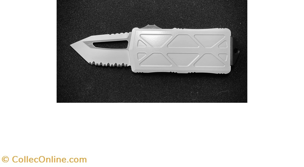 Microtech - Exocet D/E Stormtrooper White Full Serrated couteaux de poches microtech exocet d e stormtrooper white full serrated