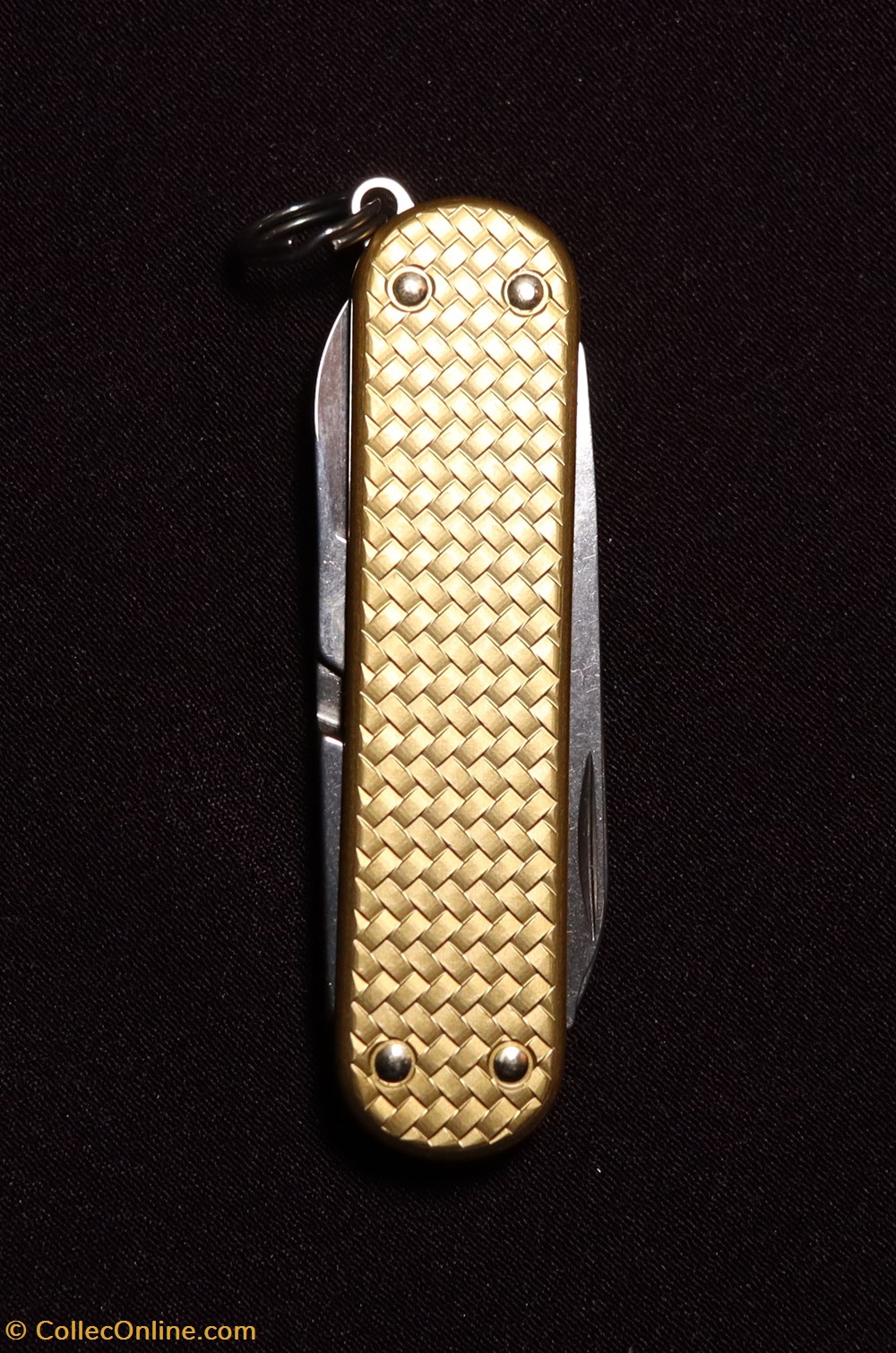 Victorinox -Classic Precious Alox - Brass Gold 3 couteaux de poches victorinox classic precious alox brass gold