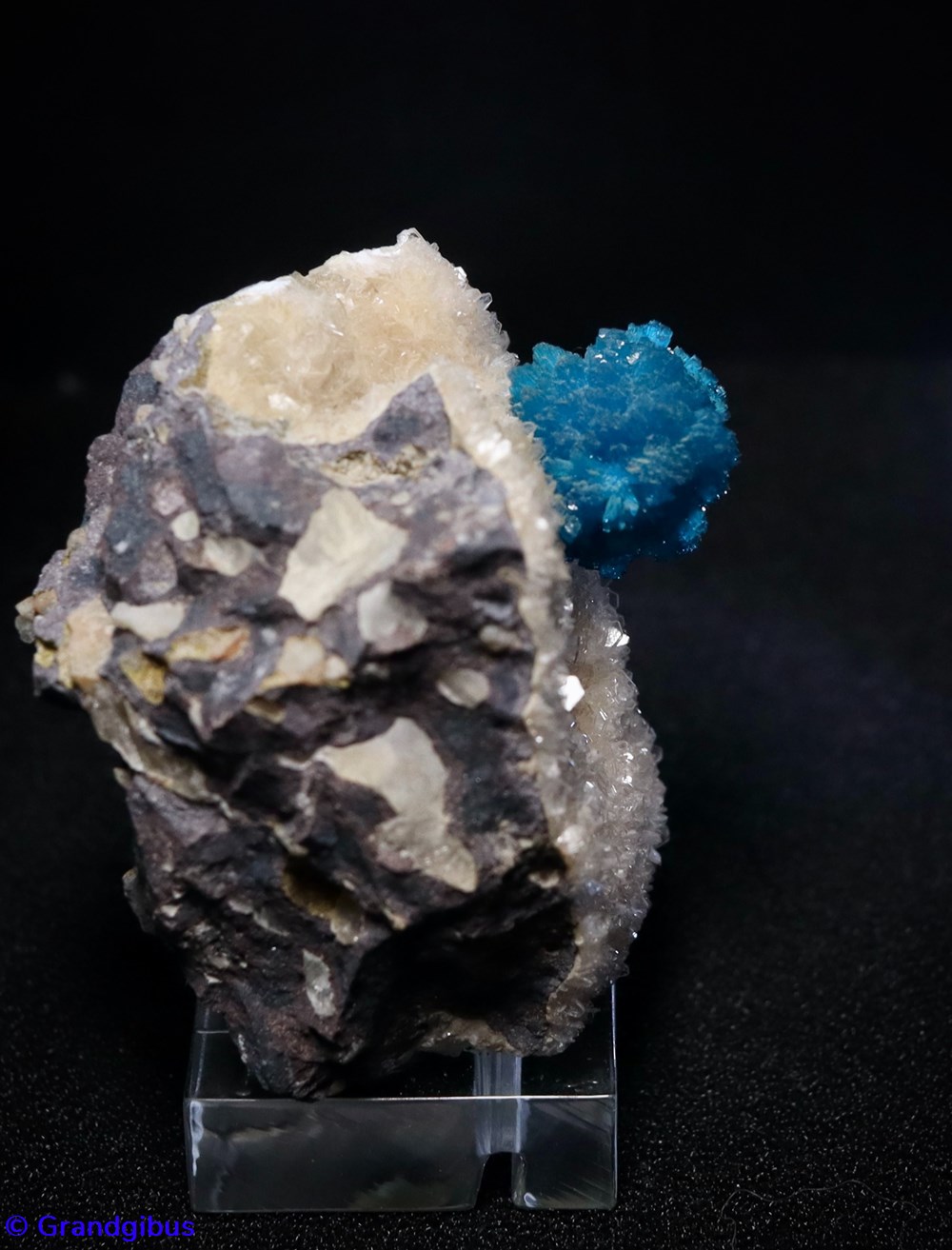 Cavansite (Poona, Inde) 2 mineraux meteorites cavansite poona inde