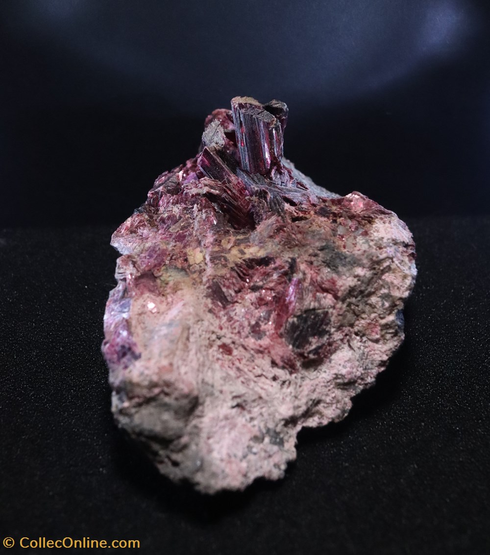 Erythrite mineraux meteorites erythrite