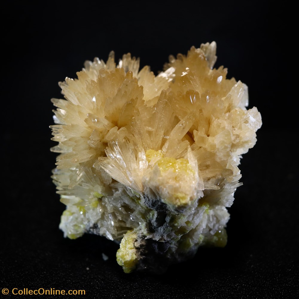 Célestite soufrée (Pologne) 2 mineraux meteorites celestine celestite soufree pologne