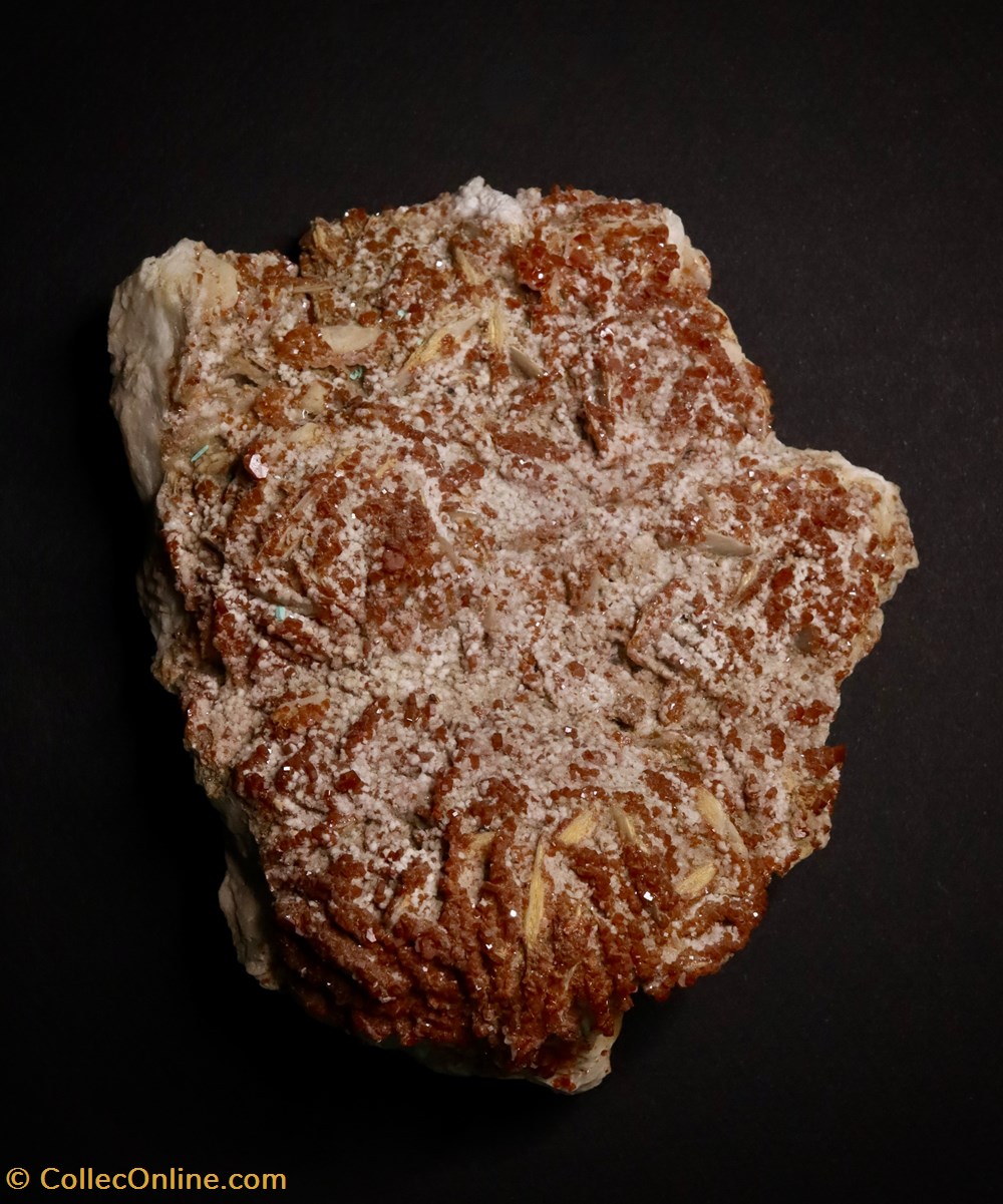 mineraux meteorites vanadinite sur barite maroc