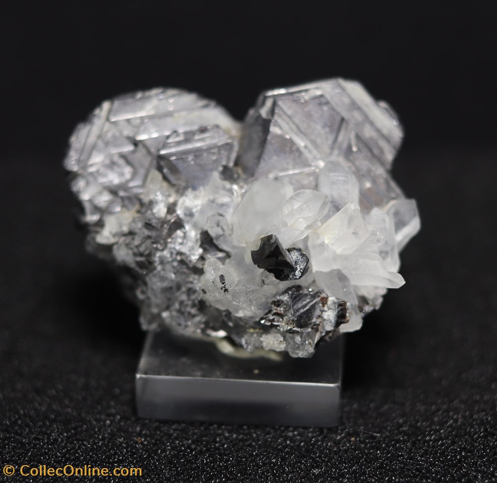 Galène lenticulaire "Mickey Mouse" (Dalnegorsk, Russie) mineraux meteorites galene lenticulaire mickey mouse dalnegorsk russie