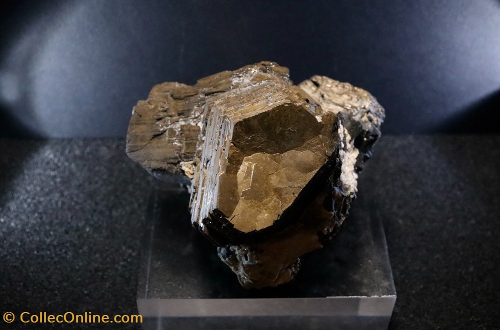 Pyrrothite (Dalnegorsk, Russie) 4 mineraux meteorites pyrrhotite pyrrothite dalnegorsk russie