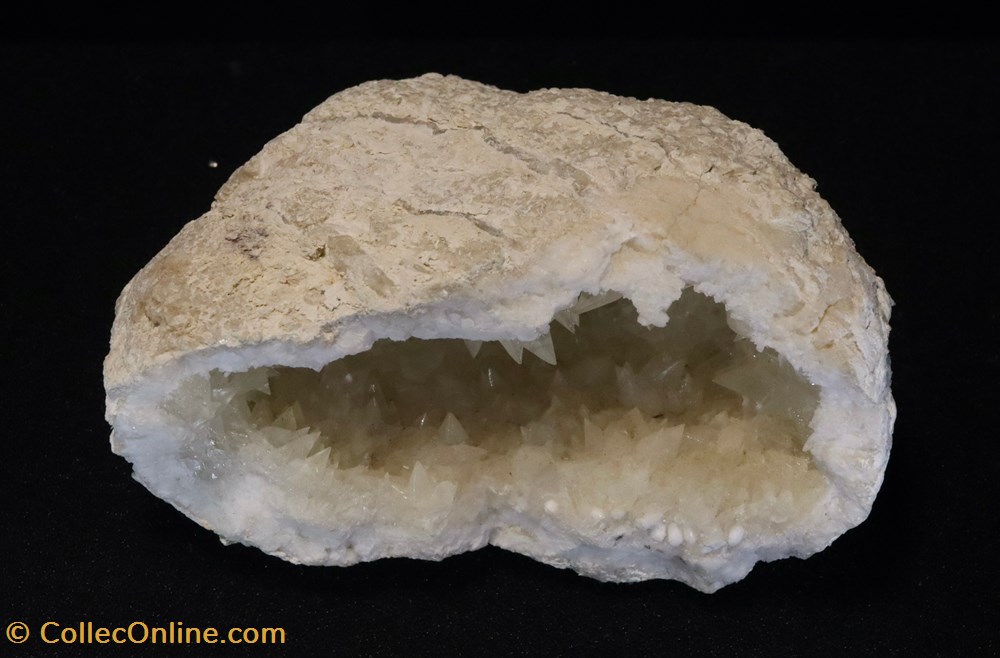 Géode de calcite (Russie) 3 mineraux meteorites geode de calcite russie