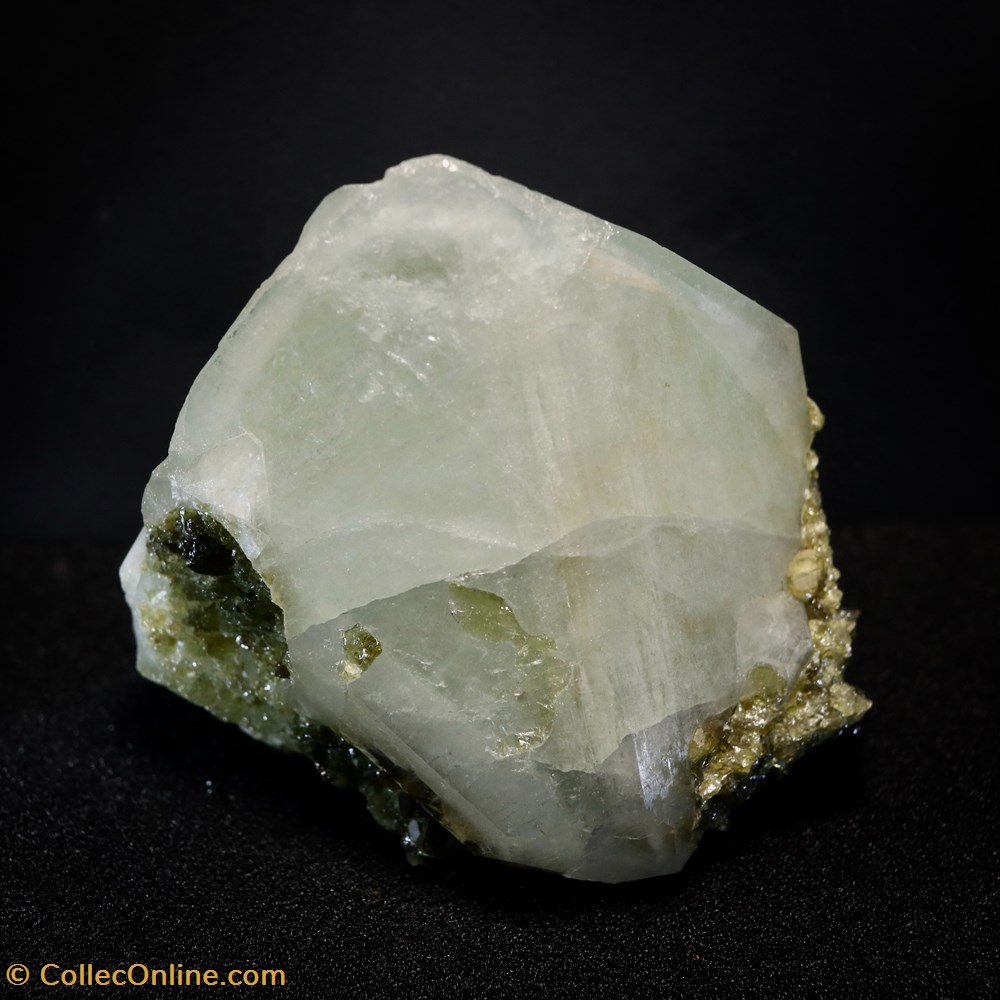 mineraux meteorites datolite monocristal dalnegorsk russie