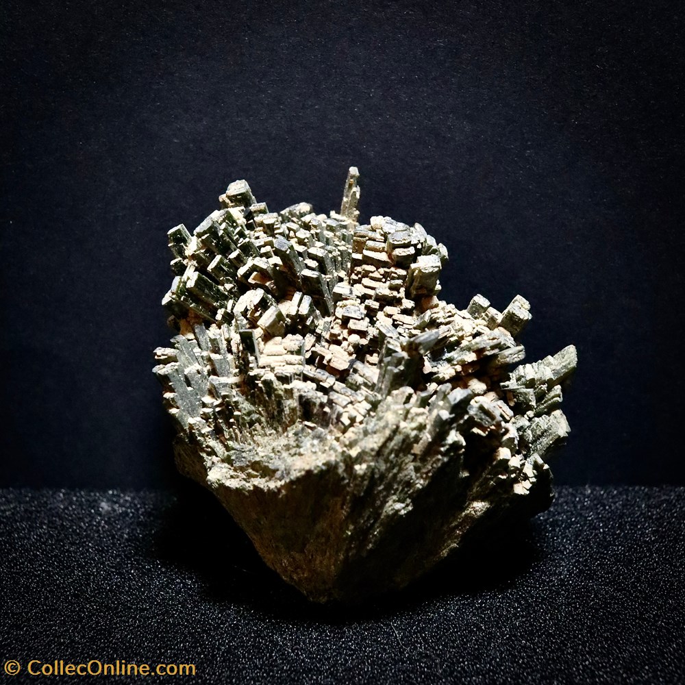 Hedenbergite (Dalnegorsk, Russie) mineraux meteorites hedenbergite dalnegorsk russie