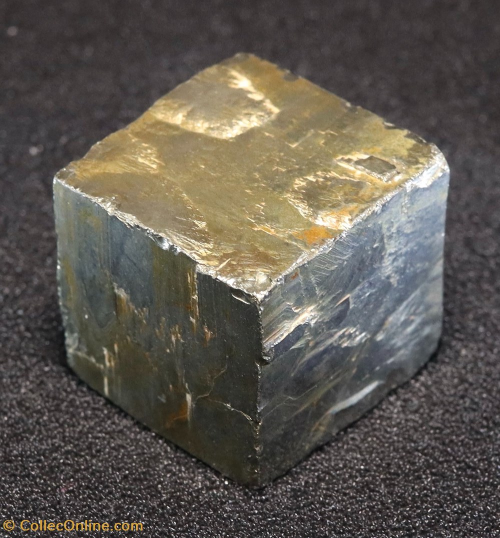 Pyrite 3 mineraux meteorites pyrite