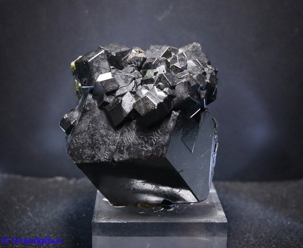 mineraux meteorites grenat melanite namibie