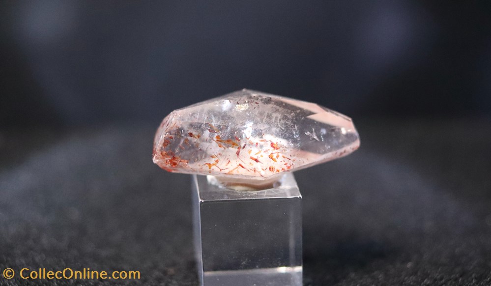 Quartz à inclusions de cacoxénite mineraux meteorites quartz a inclusions de cacoxenite