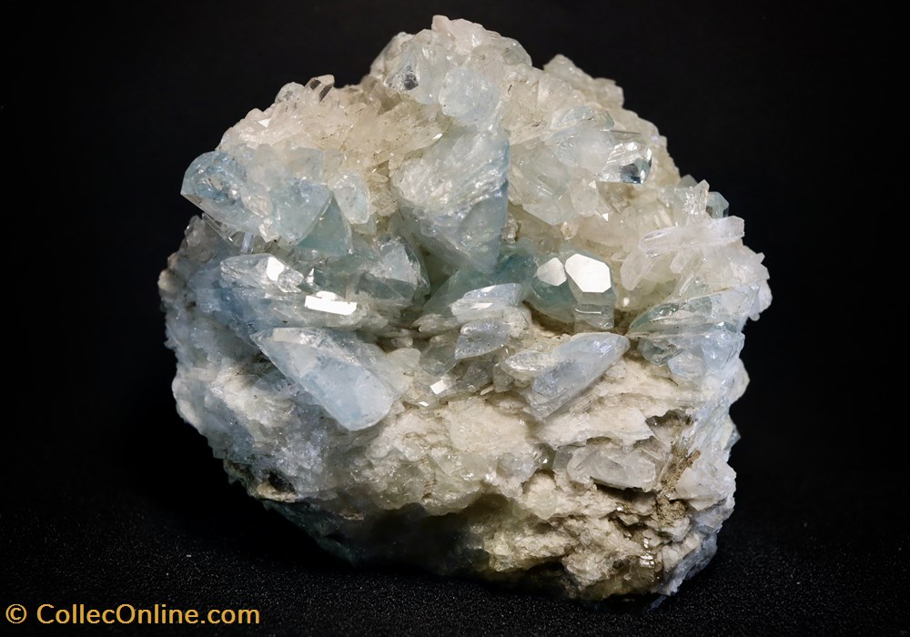 mineraux meteorites celestine arret de croissance