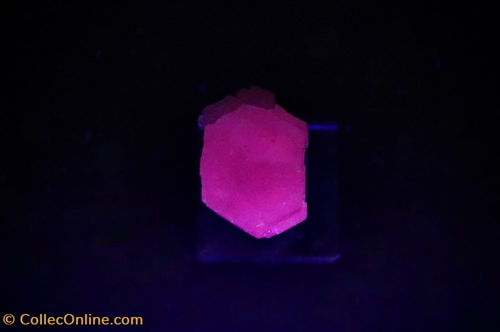 Calcite manganifère (Dalnegorsk, Russie) 5 mineraux meteorites calcite manganifere dalnegorsk russie
