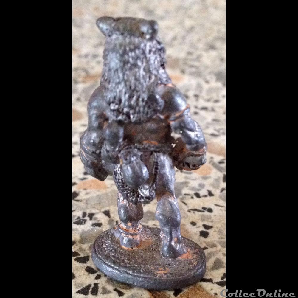 figurine autre moderne barbare avec gourdin variante asgard