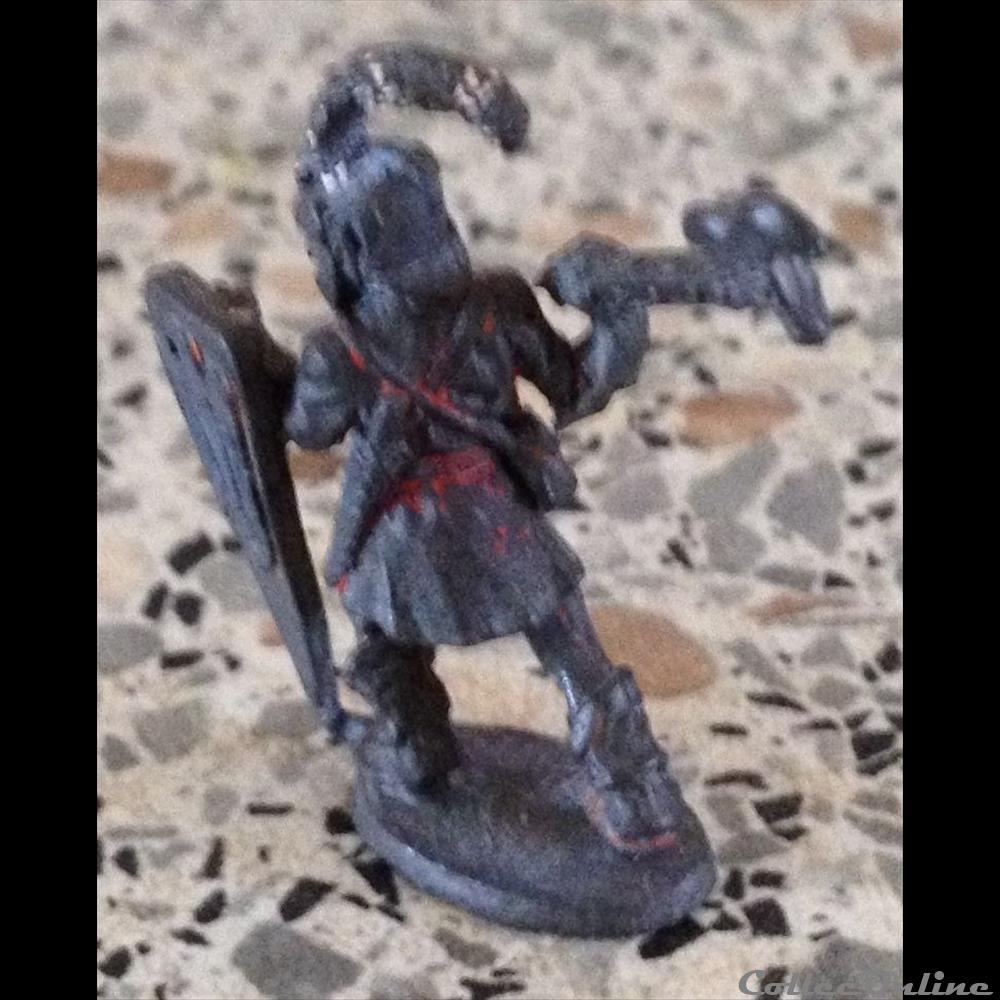 figurine autre moderne guerrier avec hache arme et bouclier