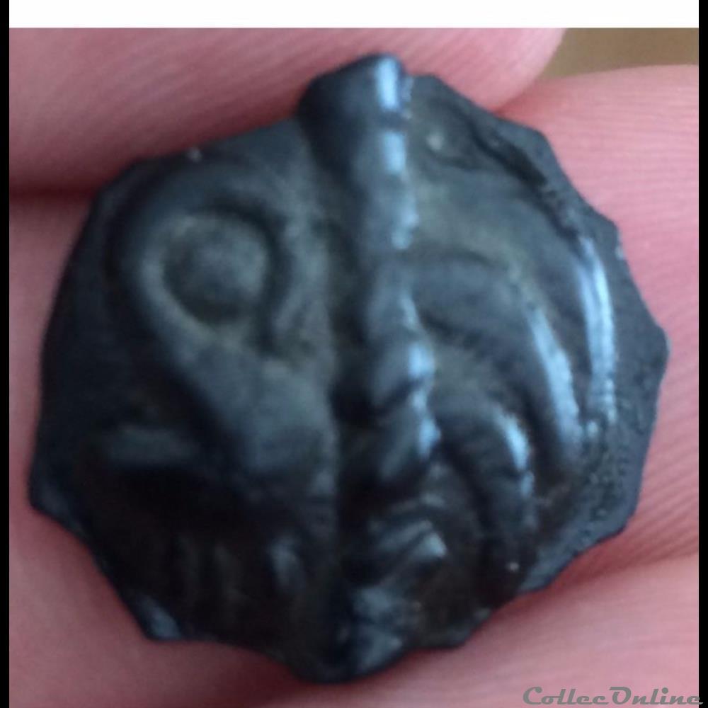 Série 38 ( classe Io ) Potin à la tête d'indien monnaie antique gauloise serie 38 classe io potin a la tete indien