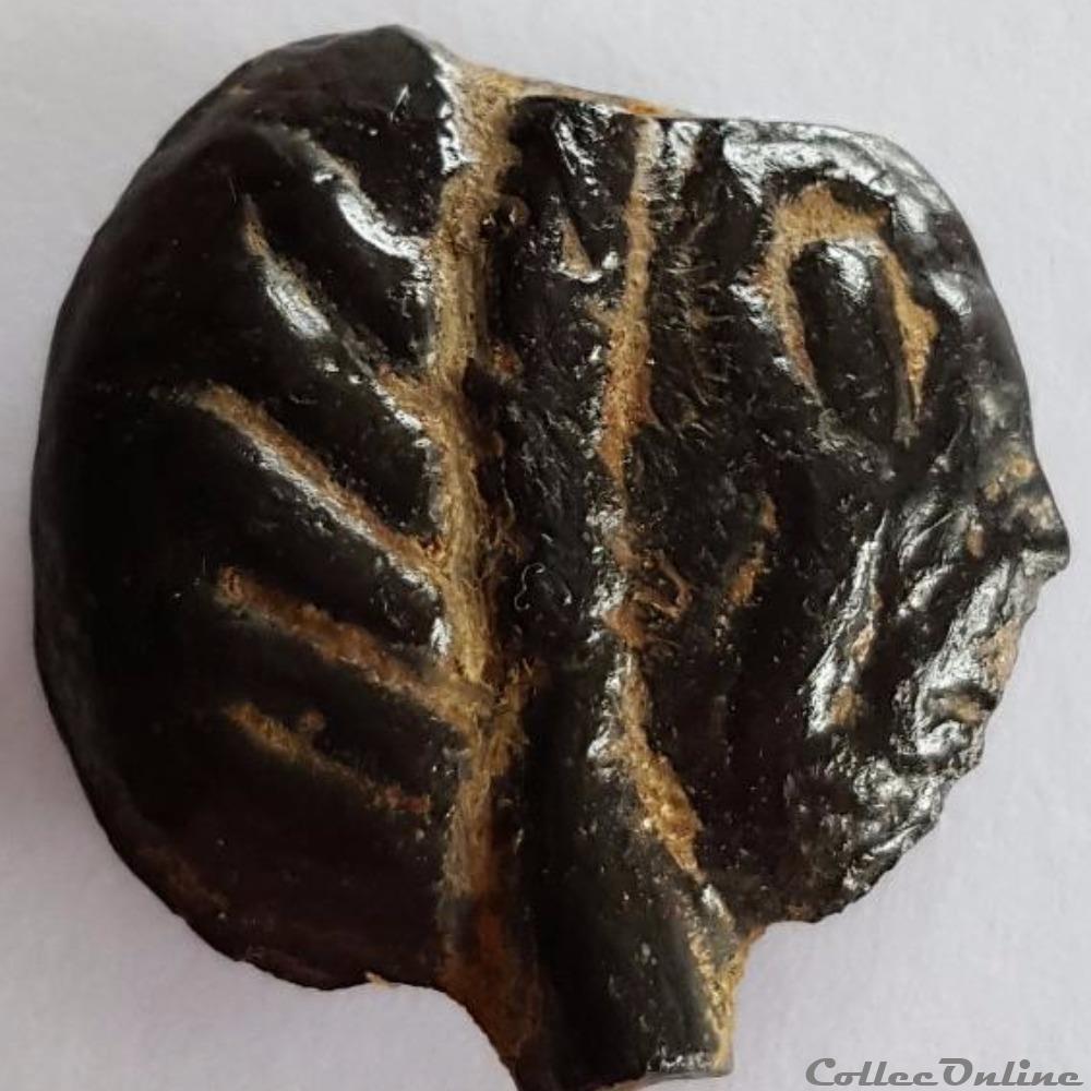Série 38 ( inédit ) potin à la tête d'indien à droite monnaie antique gauloise serie 38 inedit potin a la tete indien a droite