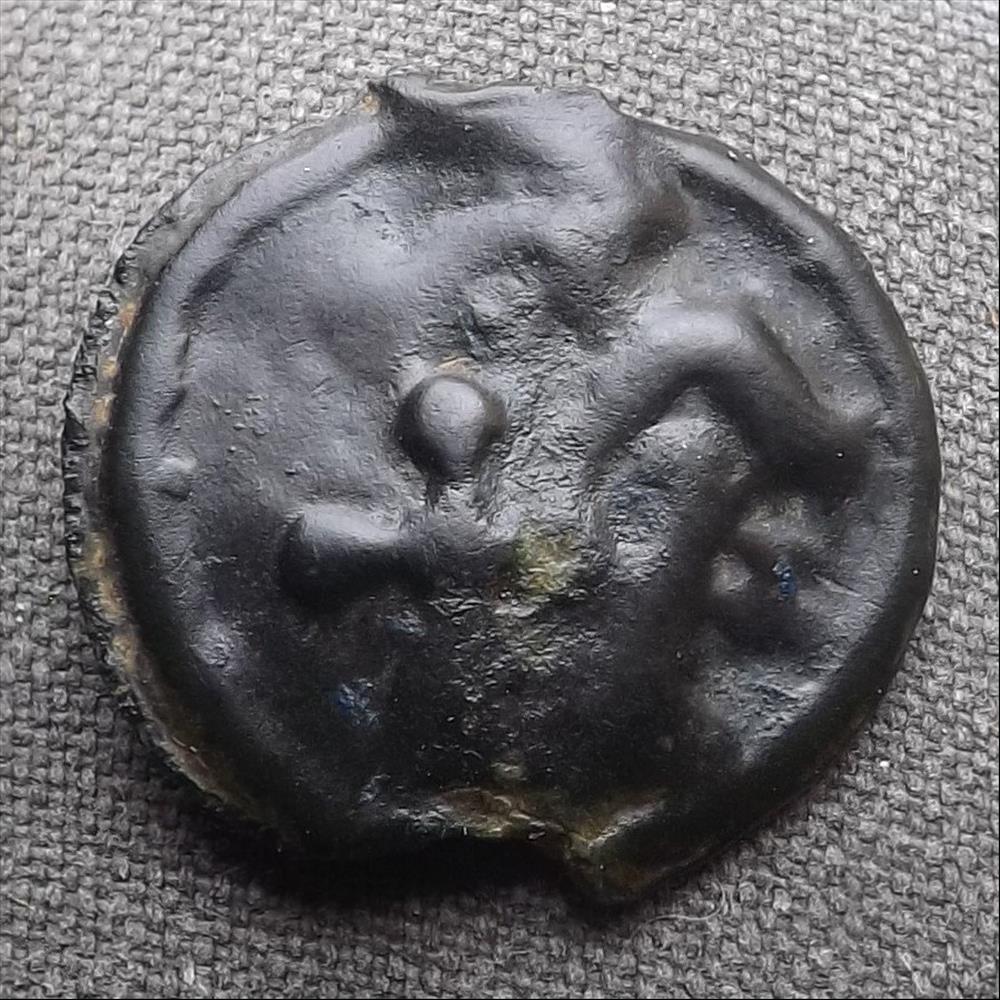 monnaie antique gauloise dt 3210 c potin a la joue tatouee en croisette