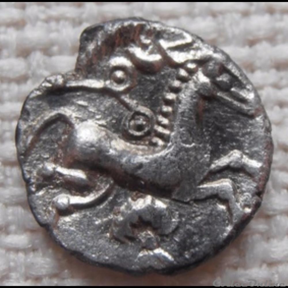DT série 377 minimi à la tête de Pallas monnaie antique gauloise dt serie 377 minimi a la tete de pallas