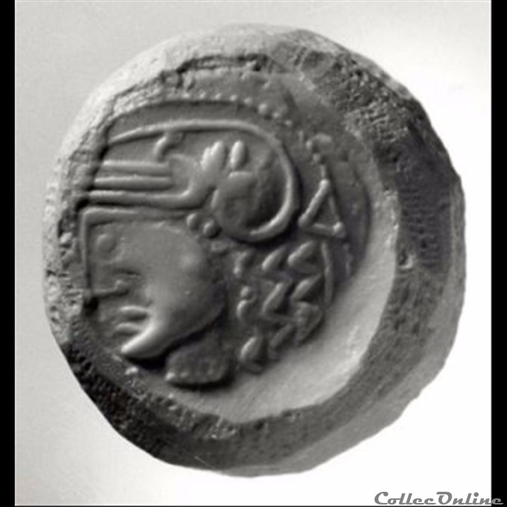coin monétaire d'avers d'un quinaire KALETEDOY 3 monnaie antique gauloise coin monetaire avers un quinaire kaletedoy