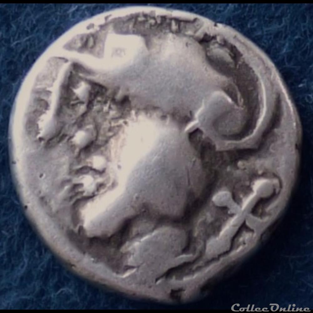 Série 881 DT 3189 var Quinaire à la tête casquée/ DOC ? monnaie antique gauloise serie 881 dt 3189 var quinaire a la tete casquee doc