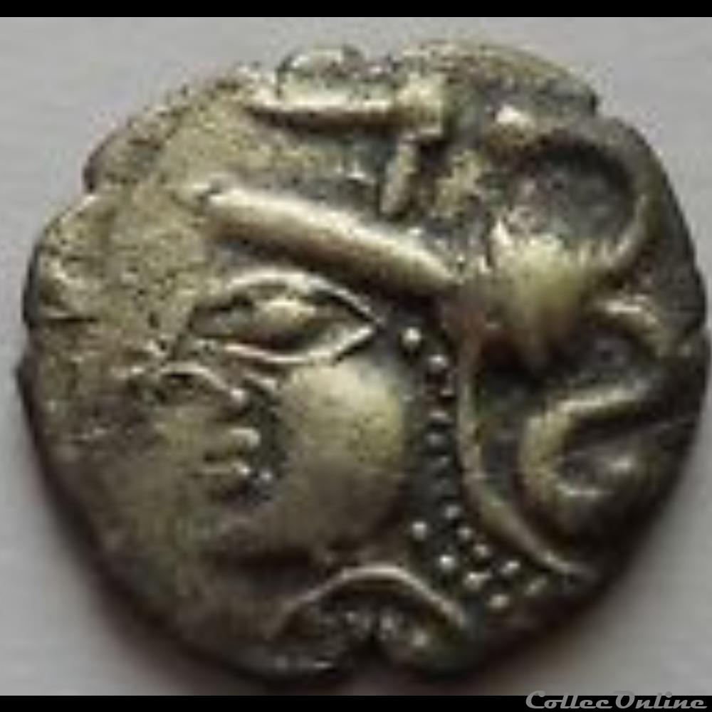DT série 377 minimi à la tête de Pallas / aux deux carnyx monnaie antique gauloise dt serie 377 minimi a la tete de pallas aux deux carnyx