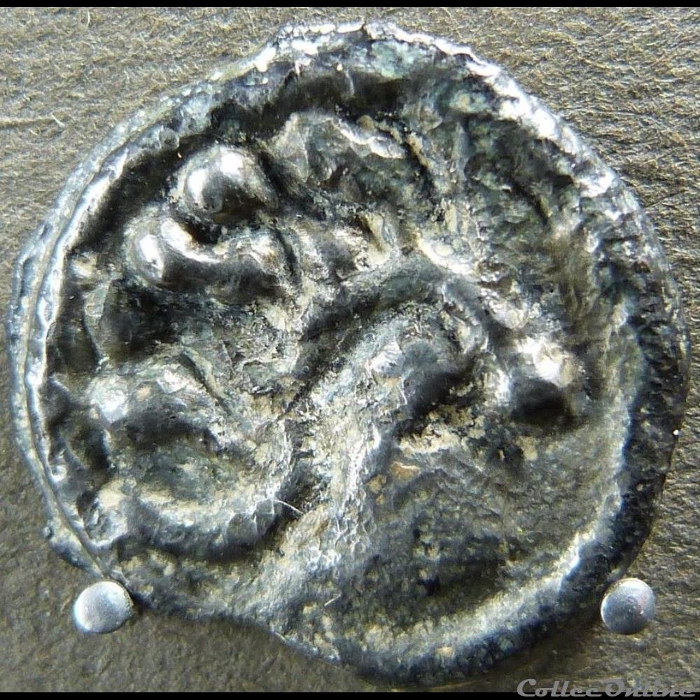 Série 559 DT 2643 var Potin à la tête d'indien monnaie antique gauloise serie 559 dt 2643 var potin a la tete indien
