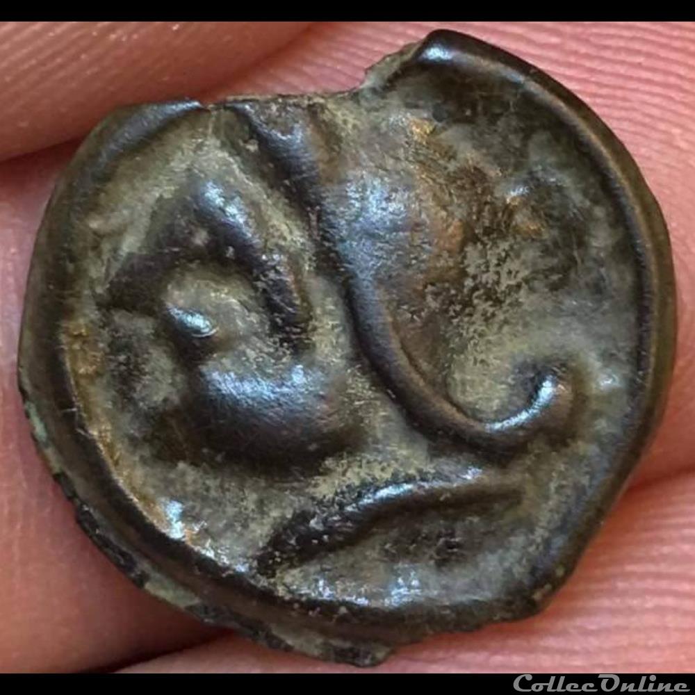 Série 899 DT 3208 Potin au casque à visière et protège nuque monnaie antique gauloise serie 899 dt 3208 potin au casque a visiere et protege nuque