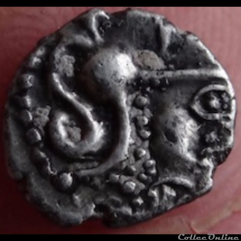 monnaie antique gauloise dt serie 377 minimi a la tete de pallas aux deux carnyx