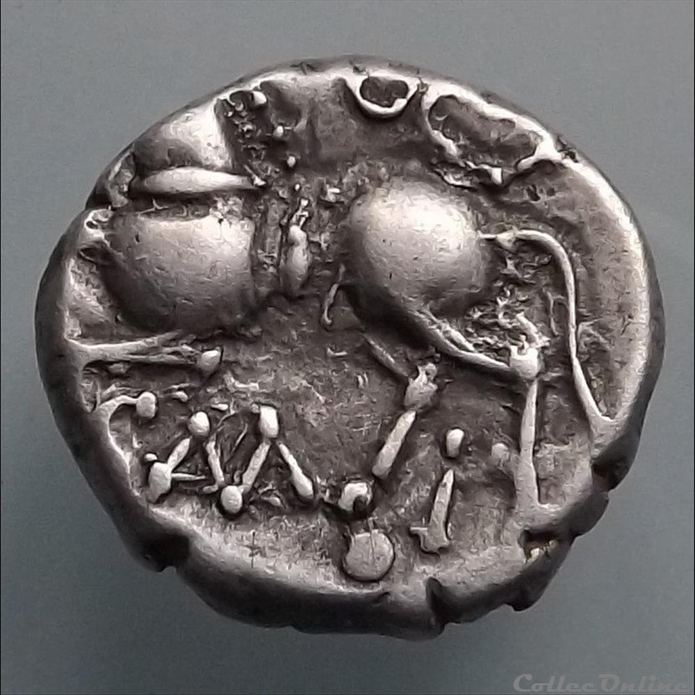 Série 944 DT 3245 var Quinaire Q.DOCI / SAMF ( F entre les jambes arrières) monnaie antique gauloise serie 944 dt 3245 var quinaire q doci samf f entre les jambes arrieres