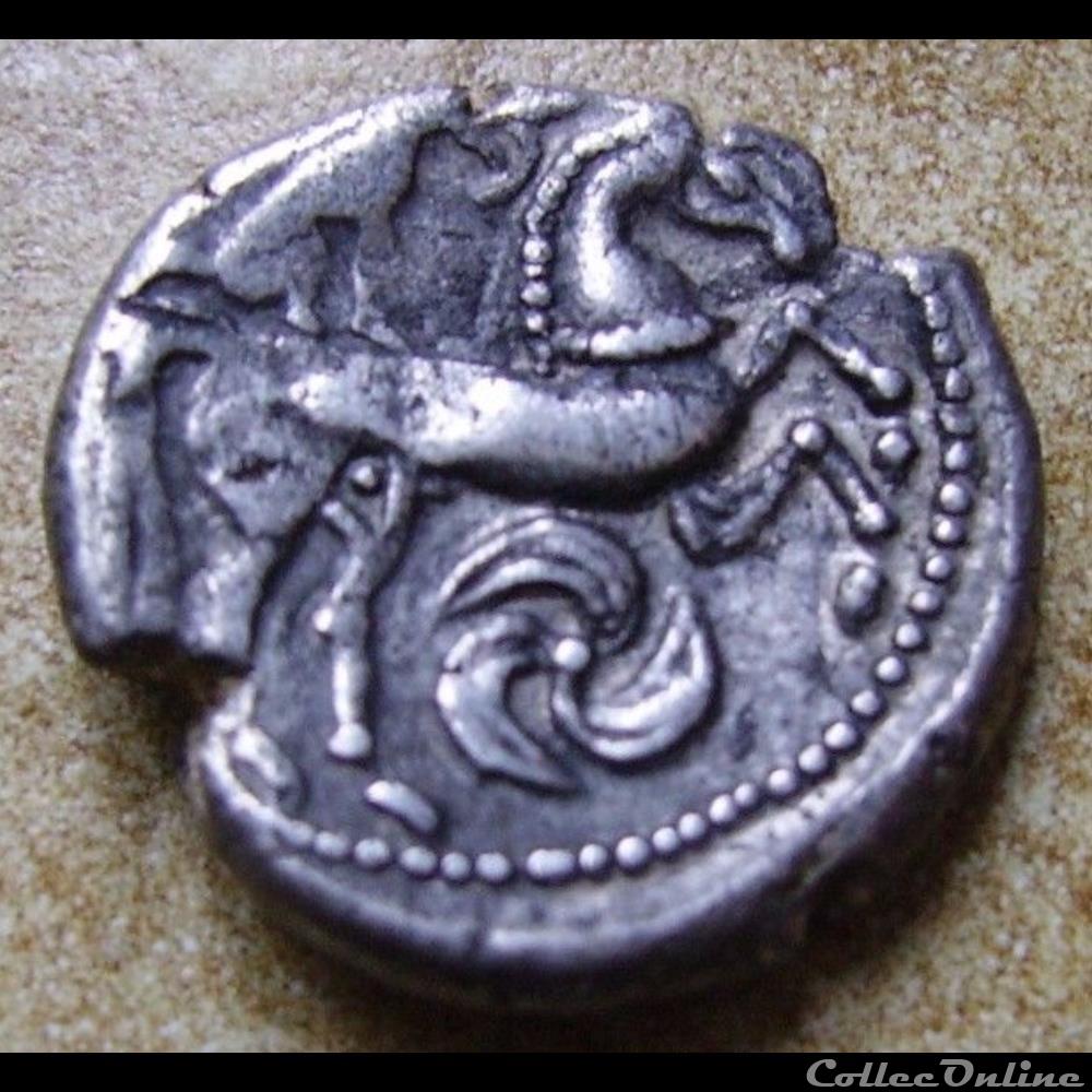 Série 1040 DT 3362 Drachme au loup et au triskele monnaie antique gauloise serie 1040 dt 3362 drachme au loup et au triskele