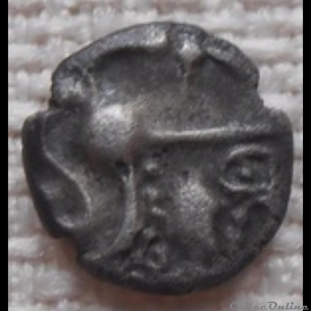 DT série 377 minimi à la tête de Pallas / aux deux carnyx monnaie antique gauloise dt serie 377 minimi a la tete de pallas aux deux carnyx