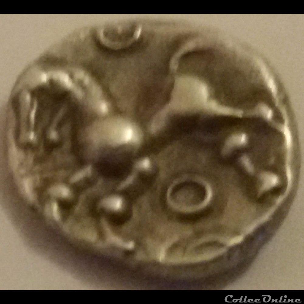 Série 881 DT 3189 var Quinaire à la tête casquée monnaie antique gauloise serie 881 dt 3189 var quinaire a la tete casquee