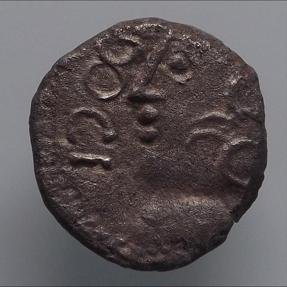 monnaie antique gauloise serie 944 dt 3245 quinaire q doci samf s devant le poitrail