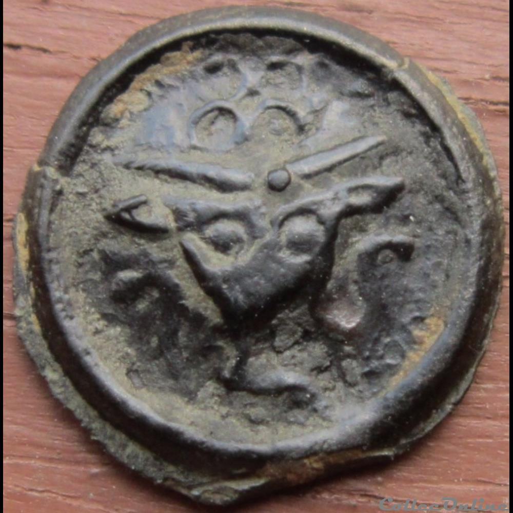 Série 36 DT 221 var Potin au bucrane / ours à gauche monnaie antique gauloise serie 36 dt 221 var potin au bucrane ours a gauche