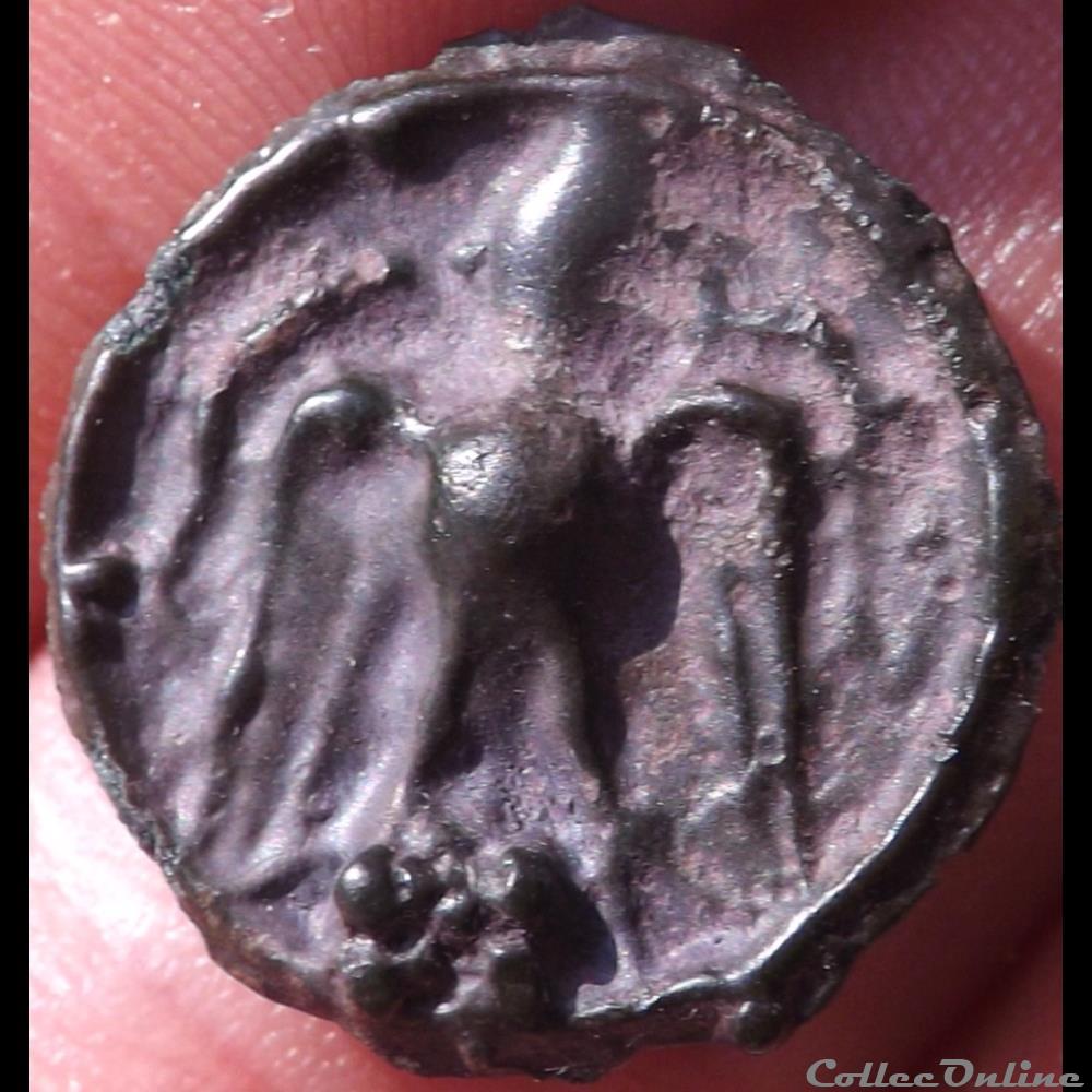 Série 896 DT 3205 Potin à l'aigle de face monnaie antique gauloise serie 896 dt 3205 potin a aigle de face