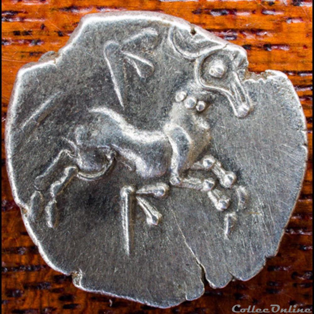 monnaie antique gauloise dt serie 377 minimi a la tete de pallas aux deux carnyx