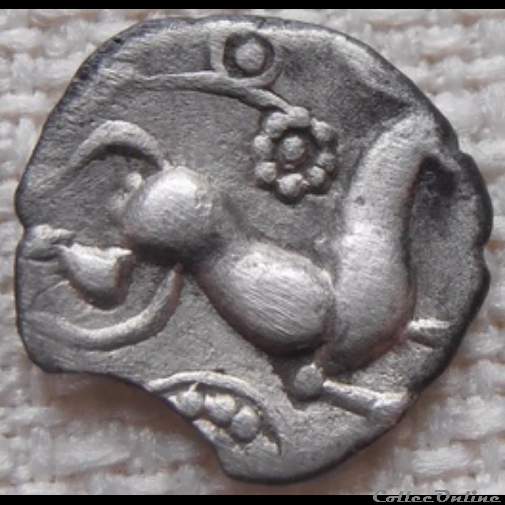 DT série 377 minimi à la tête de Pallas monnaie antique gauloise dt serie 377 minimi a la tete de pallas
