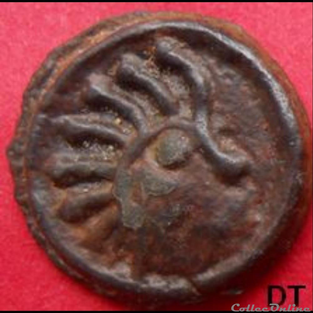 Série 559 DT 2642 Potin à la tête d'indien stylisé monnaie antique gauloise serie 559 dt 2642 potin a la tete indien stylise
