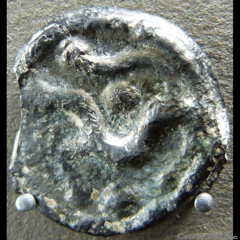 Série 559 DT 2643 var Potin à la tête d'indien monnaie antique gauloise serie 559 dt 2643 var potin a la tete indien