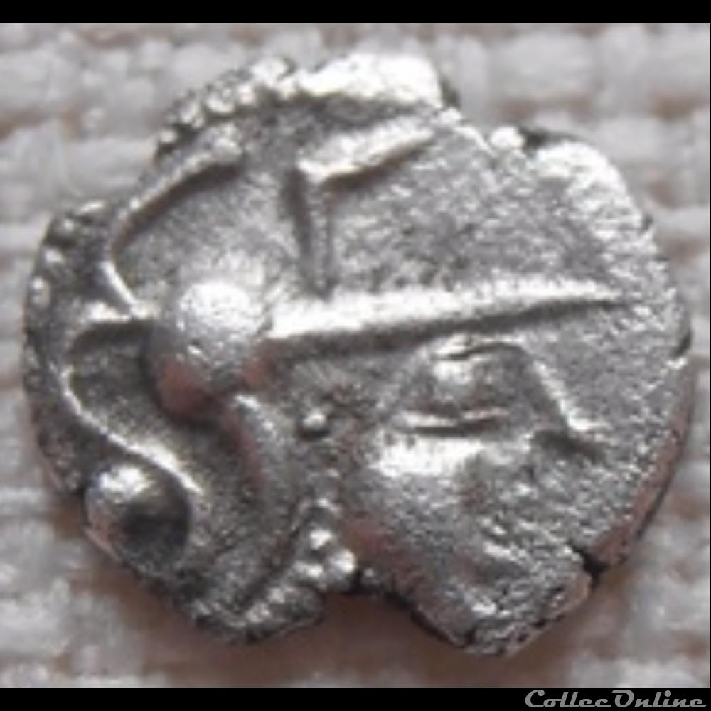 monnaie antique gauloise dt serie 377 minimi a la tete de pallas aux deux carnyx