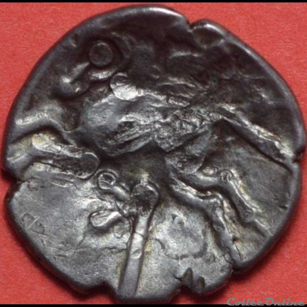DT série 377 minimi à la tête de Pallas / aux deux carnyx monnaie antique gauloise dt serie 377 minimi a la tete de pallas aux deux carnyx