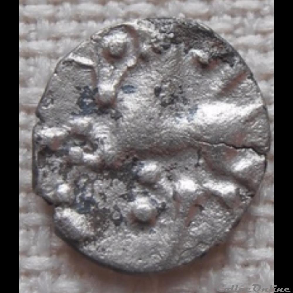 DT série 377 minimi à la tête de Pallas / aux deux carnyx monnaie antique gauloise dt serie 377 minimi a la tete de pallas aux deux carnyx