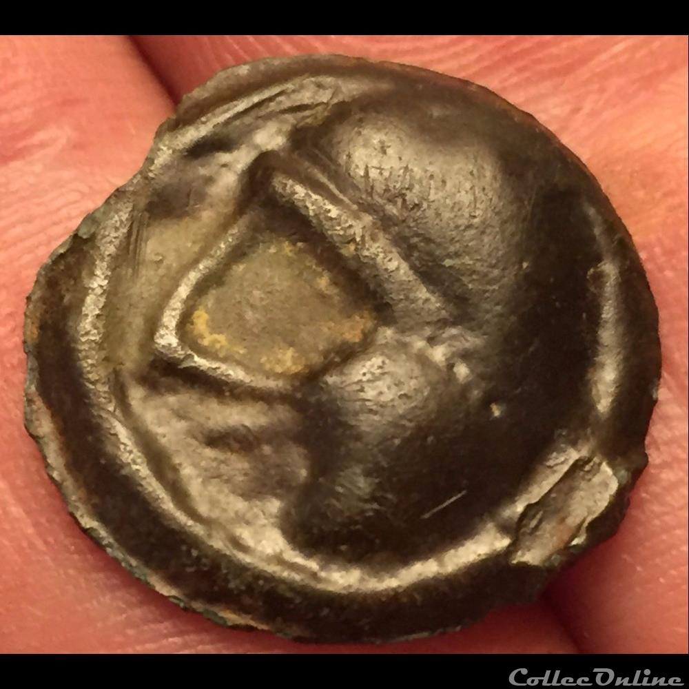 Série 562 DT 2646 potin tête casquée / cheval monnaie antique gauloise serie 562 dt 2646 potin tete casquee cheval