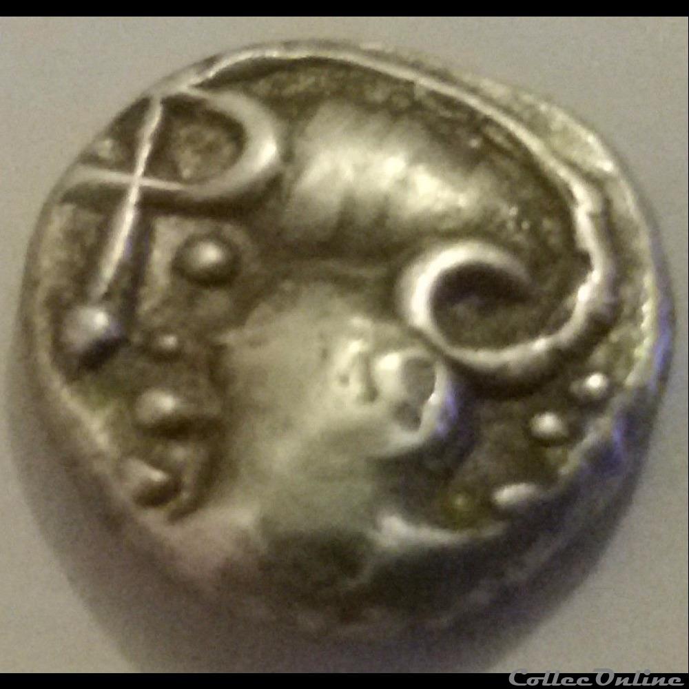 Série 881 DT 3189 var Quinaire à la tête casquée monnaie antique gauloise serie 881 dt 3189 var quinaire a la tete casquee
