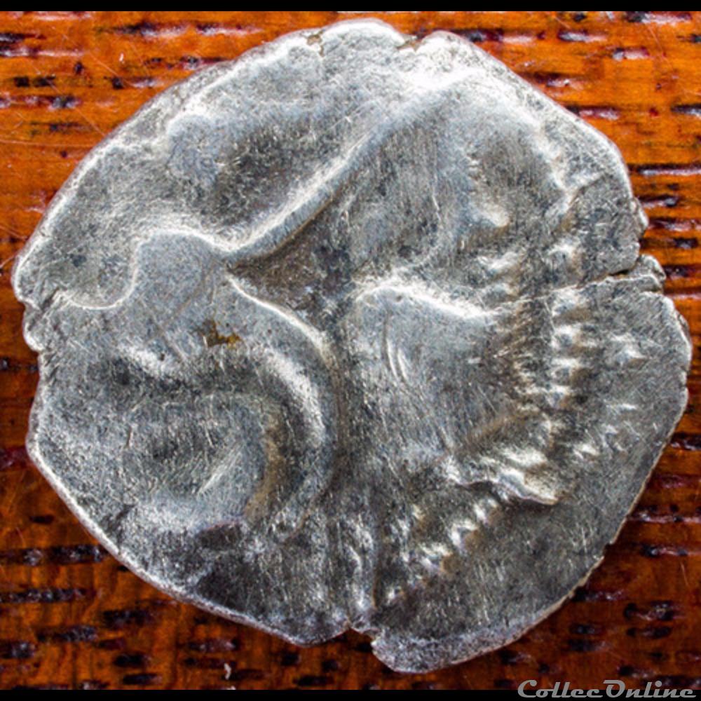 monnaie antique gauloise dt serie 377 minimi a la tete de pallas aux deux carnyx