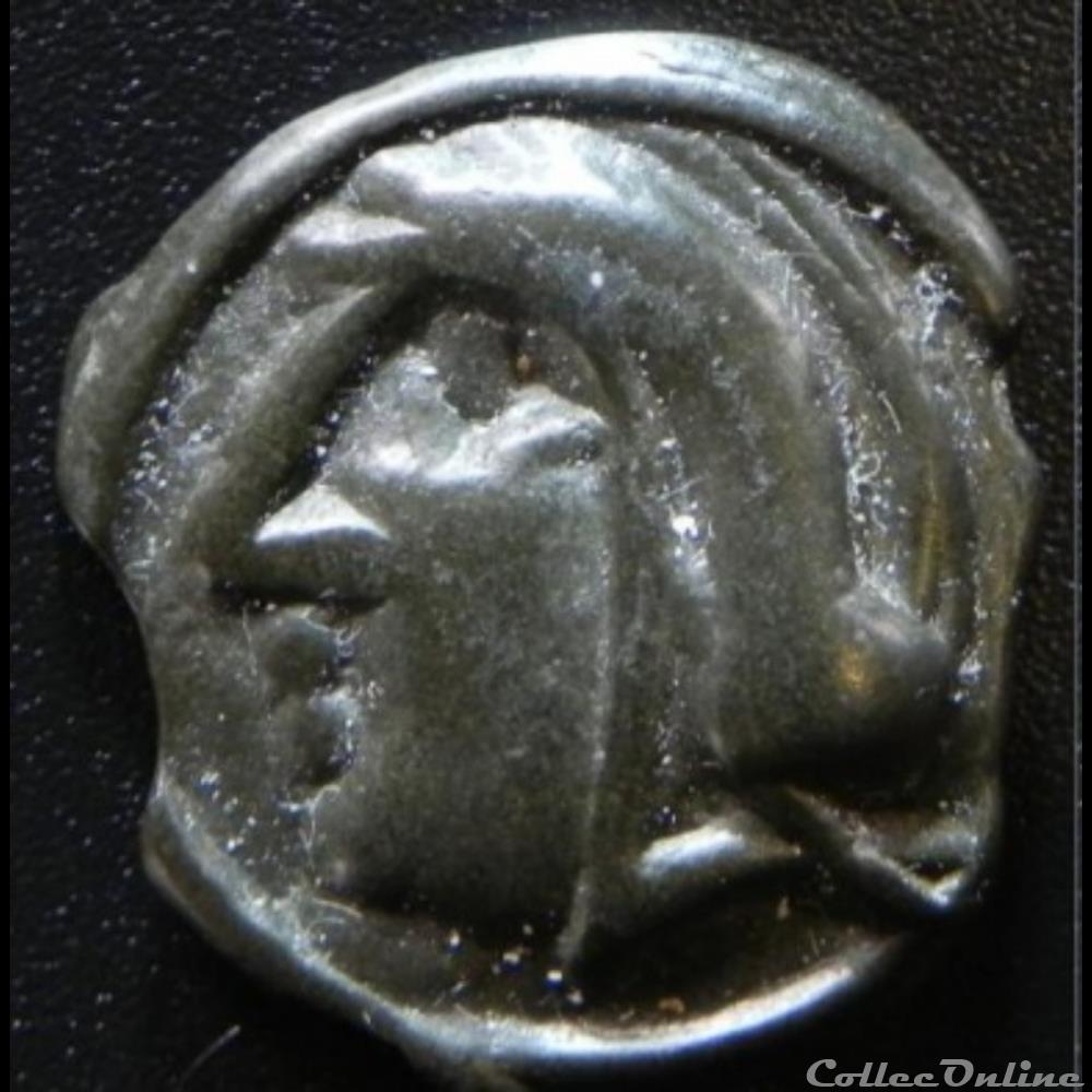 Série 956 DT 3256 Potin au triangle / Q.DOCI dégénéré monnaie antique gauloise serie 956 dt 3256 potin au triangle q doci degenere