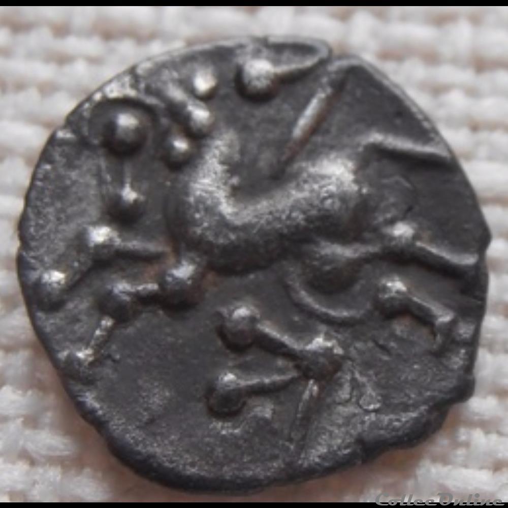 DT série 377 minimi à la tête de Pallas / aux deux carnyx monnaie antique gauloise dt serie 377 minimi a la tete de pallas aux deux carnyx