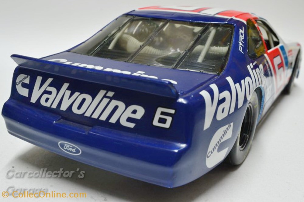 Ford Thunderbird "Mark Martin" 2 modeles reduits ford thunderbird mark martin